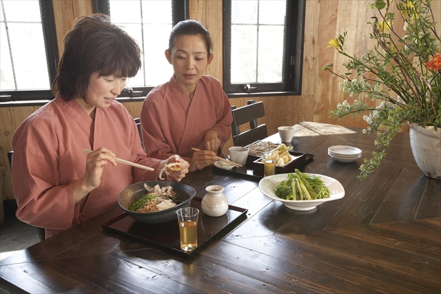 志楽の湯 ホタルも見られる?!都心から30分の天然温泉！