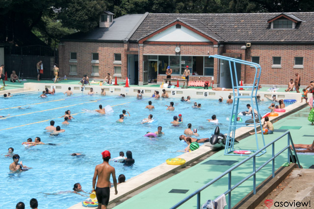 横浜市 元町公園プール がオープン 絶好のロケーションで星空の下泳ごう