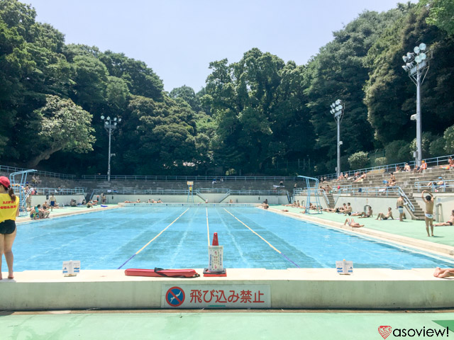 横浜市 元町公園プール がオープン 絶好のロケーションで星空の下泳ごう