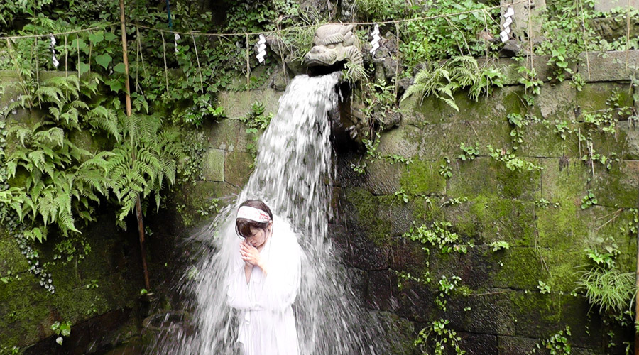 煩悩だらけの自分にさよなら！滝行ですっきりデトックス！