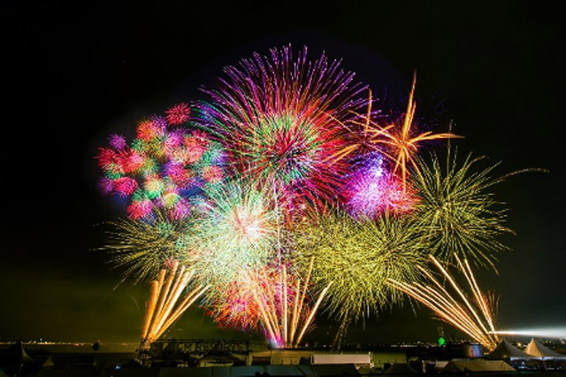 デジタル アート花火をもっと身近に 見て ふれて楽しめる映像体験で夏気分を先取りしよう