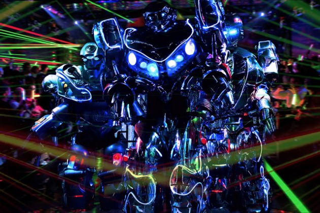 読みもの ロボットたちがダンス 新宿 ロボットレストランの魅力って