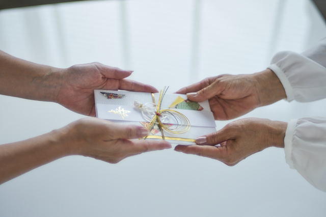 結婚内祝い 親戚に結婚祝いのお返しは必要 マナーやギフト相場は