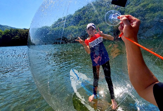 徳島 美しい湖で人気のカヌーやラフティングを体験 Hessokko水あそびパーク で夏を感じる冒険へ