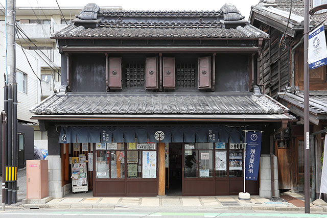 菓子屋横丁 は食べ歩きも 昔ながらの風情も味わえる 営業時間やアクセス方法もご紹介