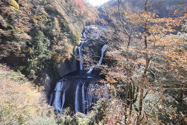 袋田の滝は四度楽しみたい名瀑 絶景スポットや紅葉の見どころ 行き方をご紹介