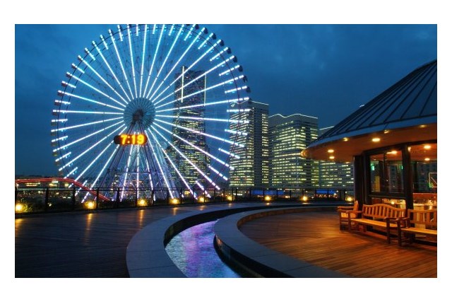 温泉で夜景を一望 横浜 万葉の湯